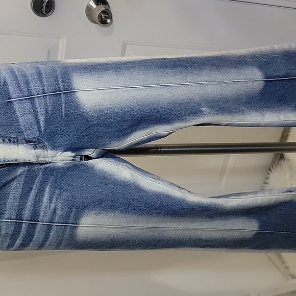 Laser  Stonewashed Jeans - Picture 3 of 10